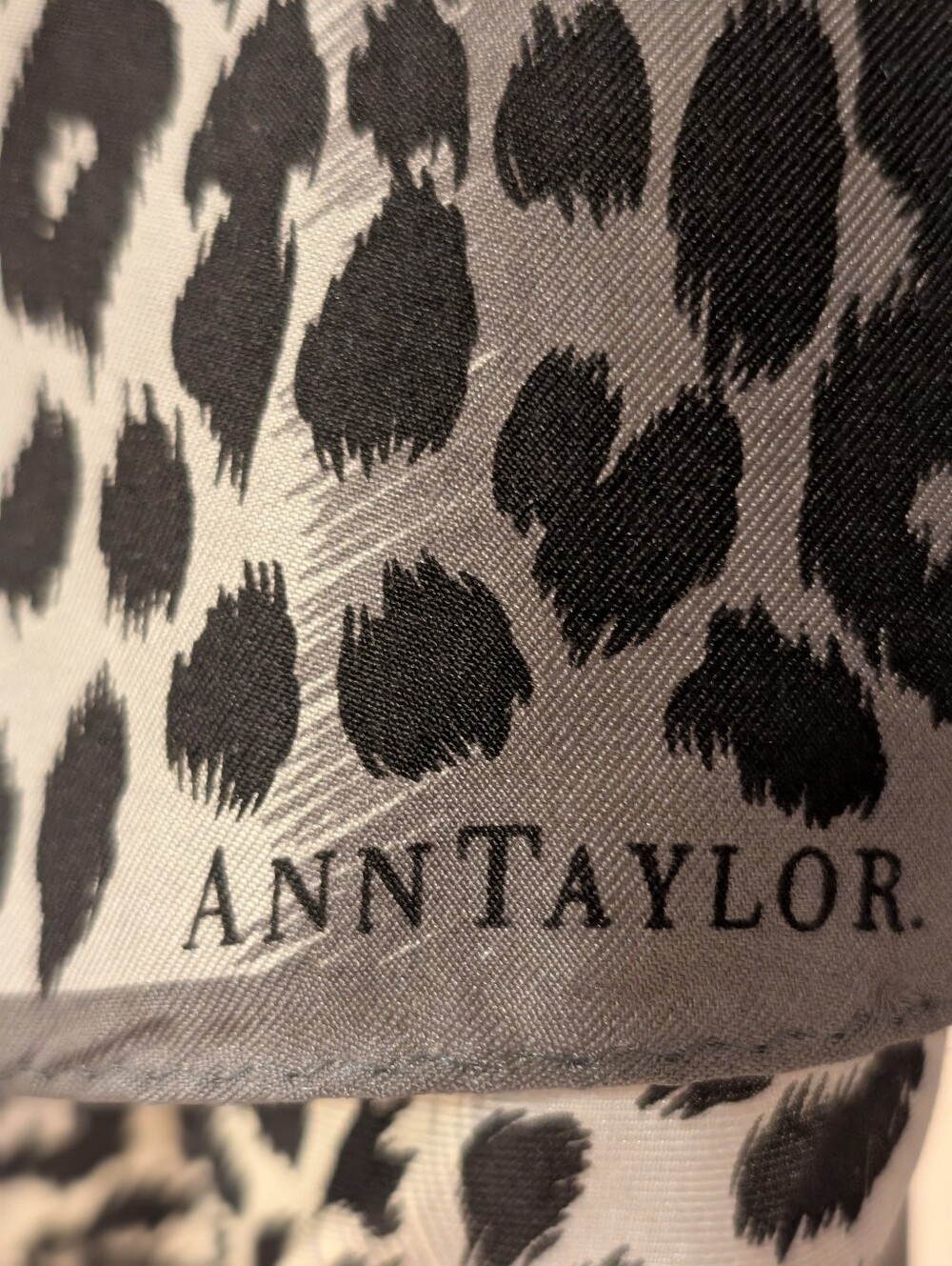 Ann Taylor Leopard Print Silk Scarf in Black ,Gray White .100%silk,Made In Japan - Picture 2 of 5